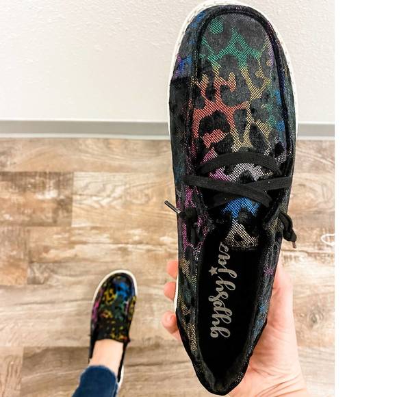 Gypsy Jazz Shoes Nwt Gypsy Jazz Like Velvet Ren Sneaker In Multi